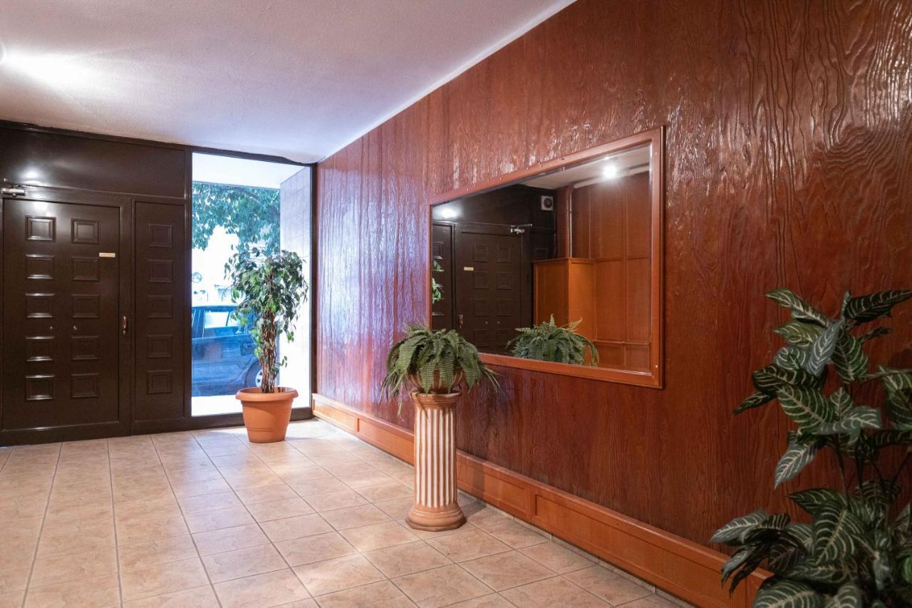 Wonderful Central Athens 2 Bedroom 2 Bath Sleeps 8 Atenas Exterior foto